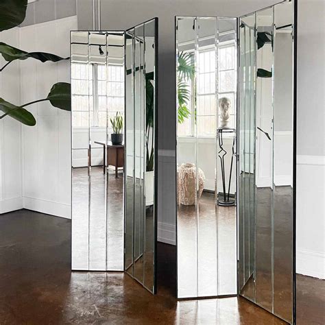 Divider Room With Mirror