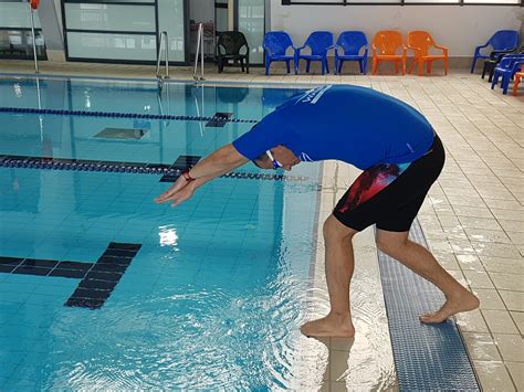Diving Into Swimming Pool Technique