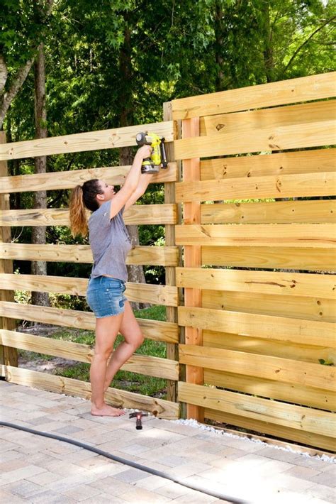 28 Best DIY Backyard Fence Ideas To Create The Perfect Retreat Diy