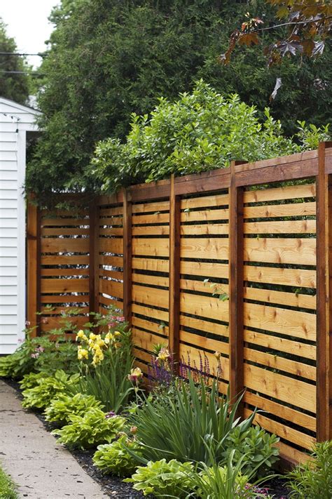 70+ Simple Cheap DIY Privacy Fence Design Ideas Page 25