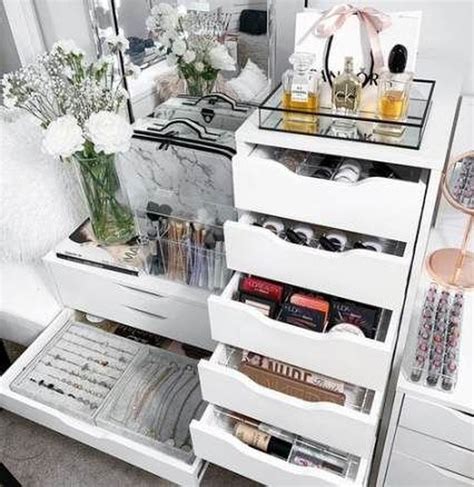 Diy Makeup Vanity With Storage