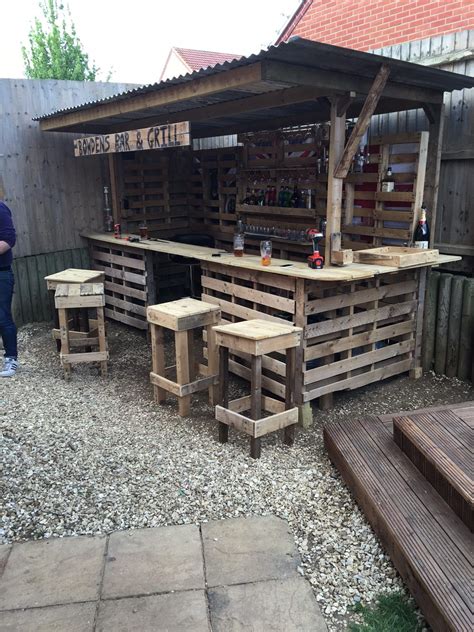Over 60 of the BEST DIY Pallet Ideas Diy outdoor bar, Outdoor pallet