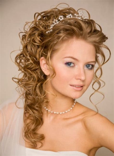 Perfect Diy Wedding Hairstyles For Curly Hair With Simple Style