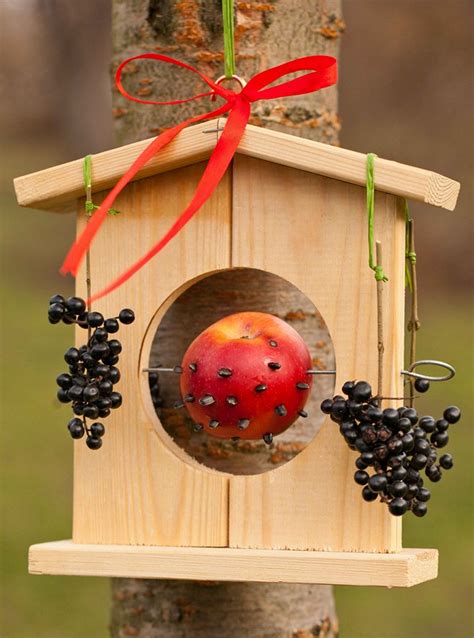 DIY Decorative Bird Feeders, Winter Decorating Ideas to Save Feathered