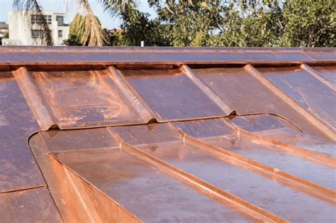do asphalt or copper roofs heat fast
