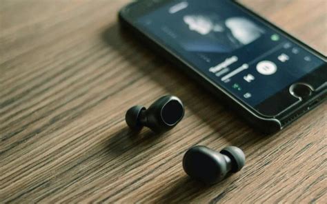 do earbuds work with iphone