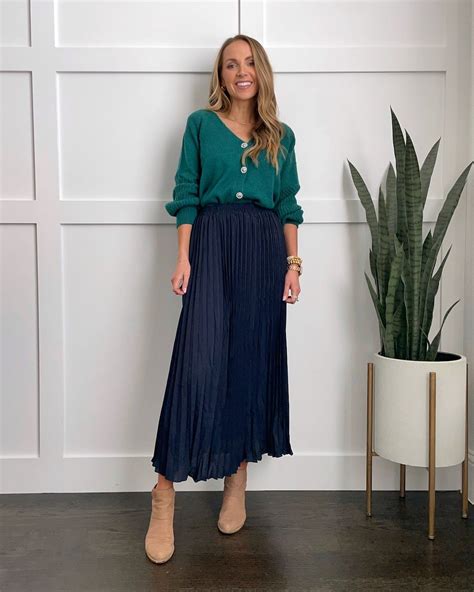 do green and navy match