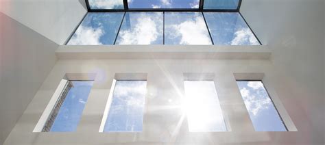 Do Light Rays Pass Through Window Glass