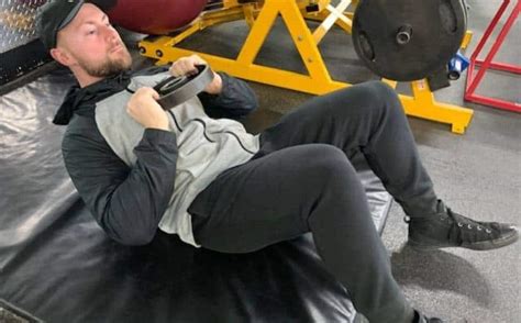 Do Powerlifters Train Abs