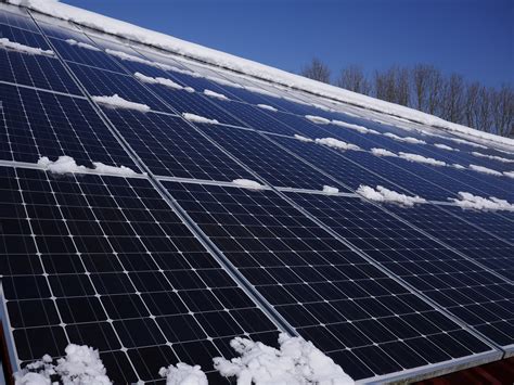 do solar panels still work with snow on them