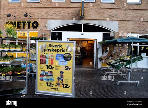 do supermarkets open on good friday