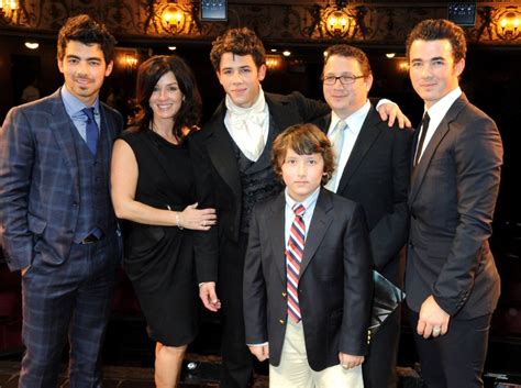 do the jonas brothers have kids