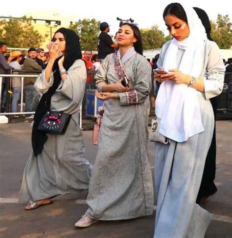 do woman have to wear hijab in saudi arabia