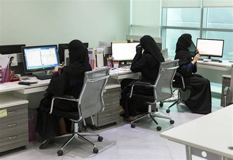 do women in saudi arabia work