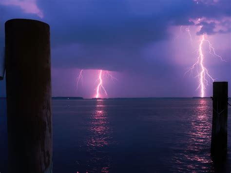 Do lightning strikes kill fish?