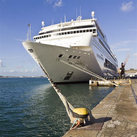 docking a cruise ship