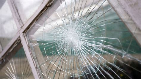 does renters insurance cover broken windows