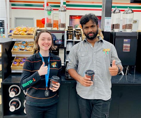 does 7 eleven employees get paid weekly