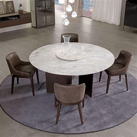 Does A Round Table Work In A Rectangular Room