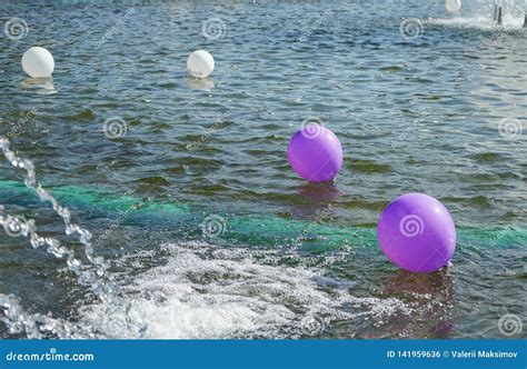 Does Balloons Float Water