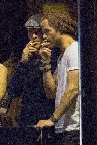 does chris pine smoke