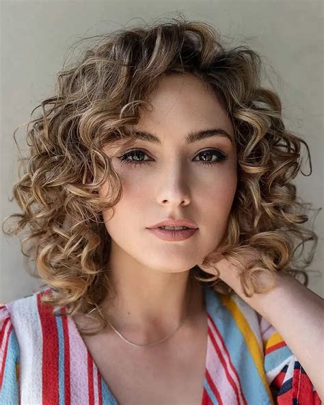  79 Stylish And Chic Does Curly Hair Look Good On Round Faces Trend This Years