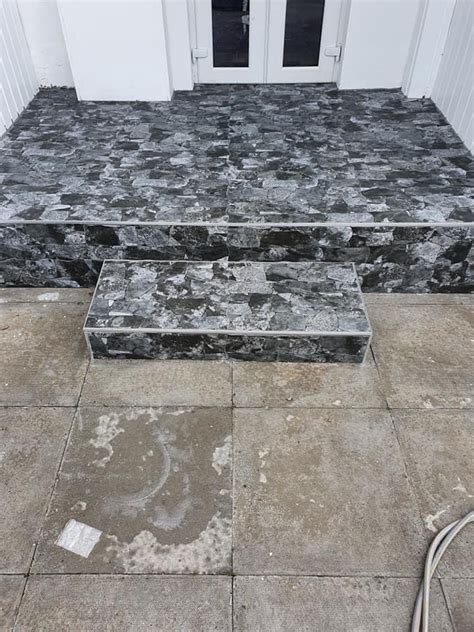 Does Dark Tile Show Dirt