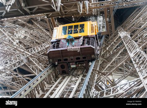 does eiffel tower have elevator