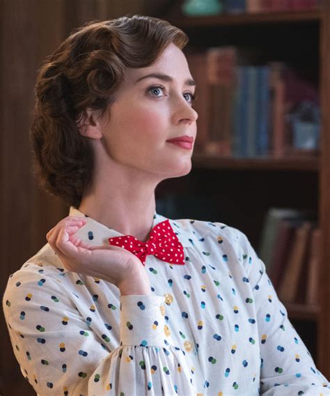 does emily blunt sing in mary poppins returns