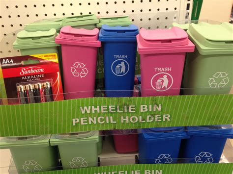 does family dollar sell trash cans