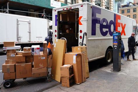 does fedex leave stuff at your door