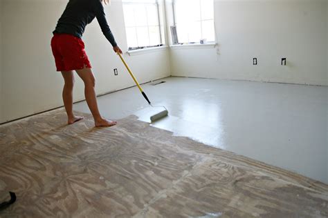 does flooring go in before paint