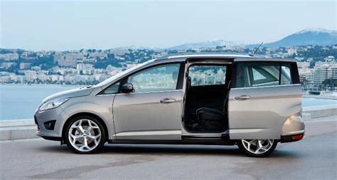 does ford c max have sliding doors