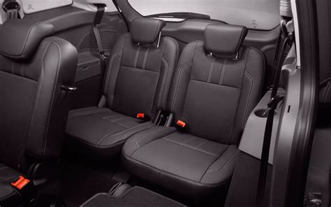 does ford escape hybrid have 3rd row seating
