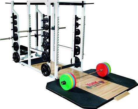 does gold s gym have squat racks