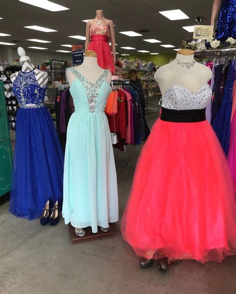 does goodwill accept prom dresses