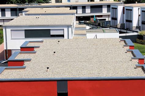 does gravel on roof create updraft to cool house