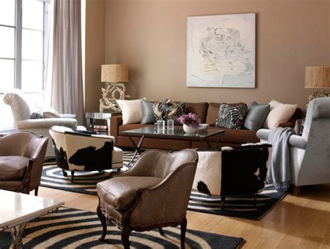 does grey and brown match in a living room