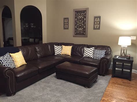 does grey carpet go with brown furniture