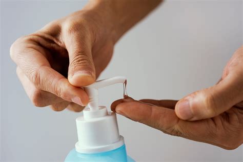 does hand sanitizer kill hiv