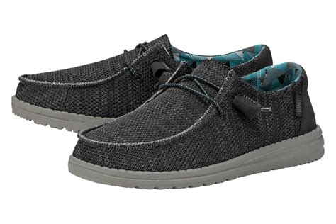 Does Hey Dudes Run Big