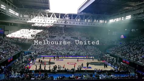 does hisense arena roof open