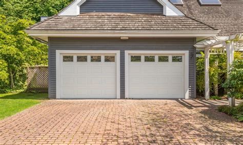 does hoa cover garage door