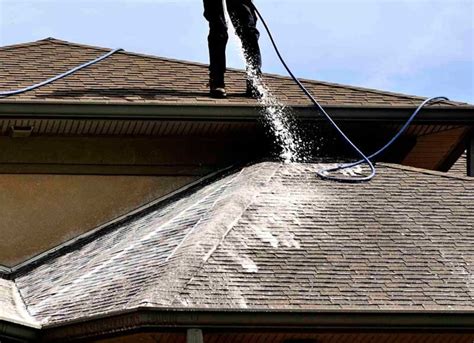 does hoa have authority to clean roofs