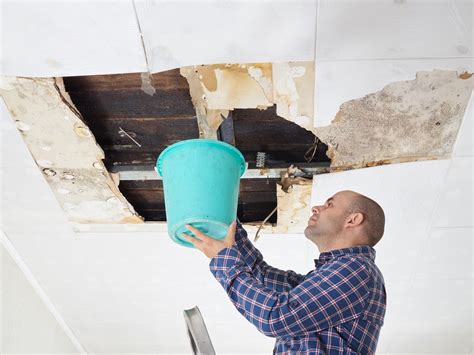 does homeowners insurance cover water damage from leaking roof