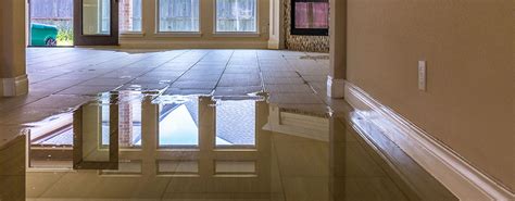 does homeowners insurance cover water damage to floors