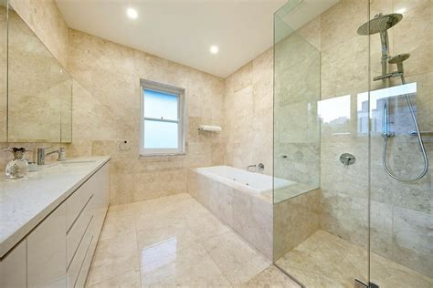 does honed travertine on bathroom floor need to be sealed