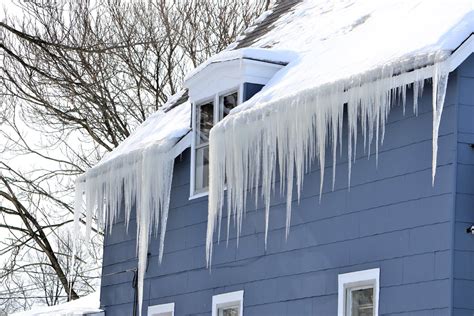 does ice melt on roof go on first