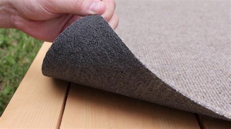 does indoor outdoor carpet need padding