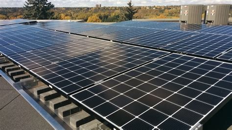 does installing top roof solar panels shortens the roof lifespan
